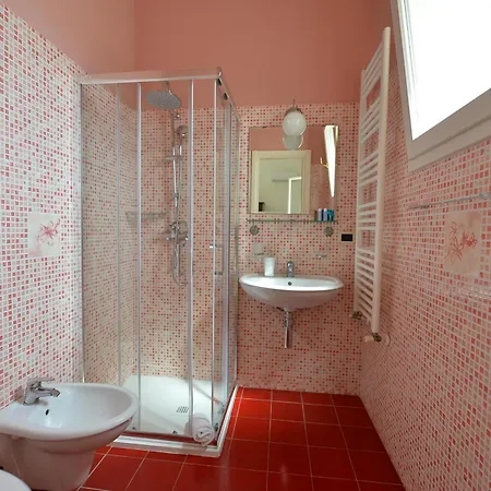 Oda ve Kahvaltı Carola