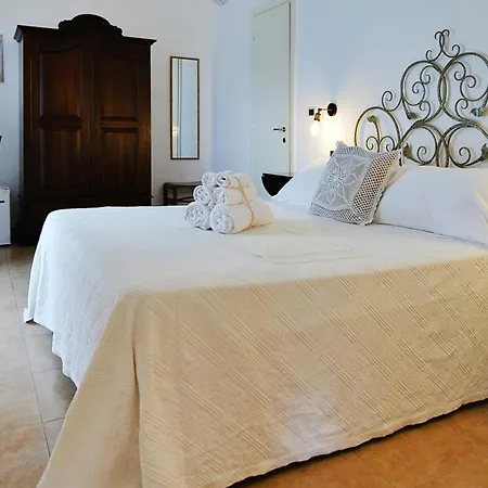 Oda ve Kahvaltı Carola 4*