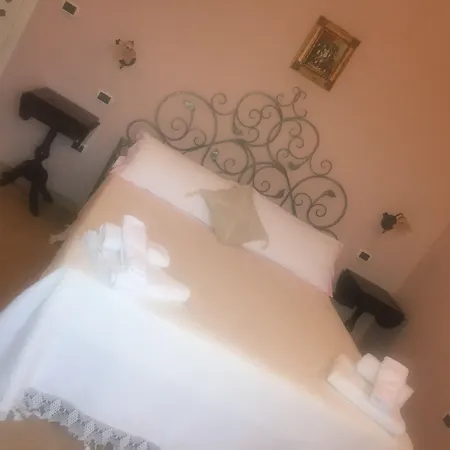 Carola Oda ve Kahvaltı