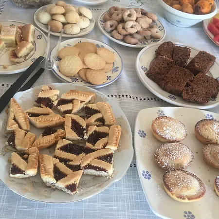 Oda ve Kahvaltı Carola